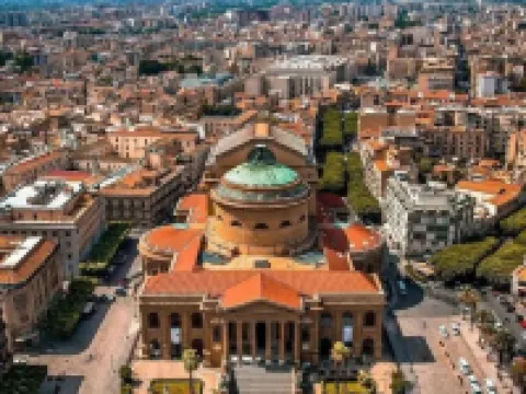 Castelnuovo Rooms Palermo #Politeama パレルモのホテル