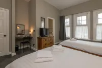 Ascot Grange Hotel - Voujon Resturant Hoteles en Bramhope