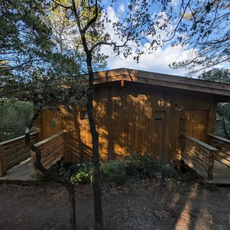 Les Cabanes Dans les Bois Logis Hôtel