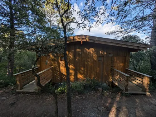 Les Cabanes Dans les Bois Logis Hôtel