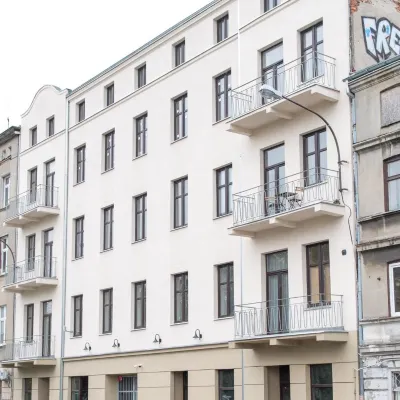 Book Apart Fabryczna Hotels near Palm House