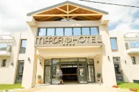 Mirror Hotel - Parvekkeita