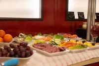 Stadt-Gut-Hotel Rheinischer Hof - servizio colazione