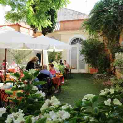 Hôtel du Fiacre Hotel Exterior