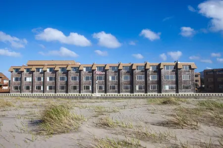 Ebb Tide Oceanfront Inn Отели в г. Сисайд