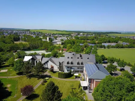 BurgStadt-Hotel Отели в г. Хольних