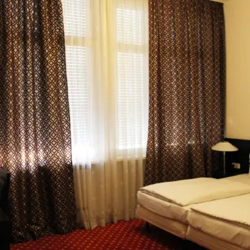 Aariana Hotel