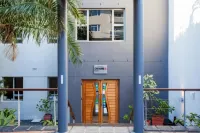 The One 8 Hotel in Green Point - Solar Power فنادق في كيب تاون
