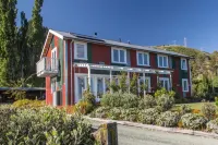 The Pear Orchard Lodge Hotels in Richmond
