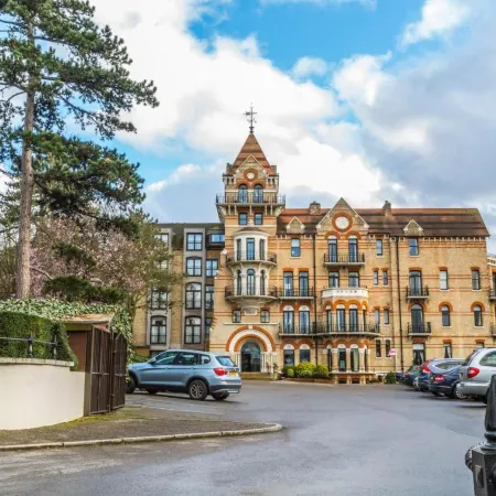 The Petersham Отели рядом с достопримечательностью «Парк Уимблдон-Коммон»