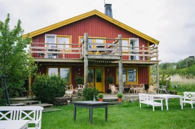 Brännö Varv Hotels near Brännö trädet
