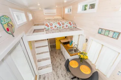 Tiny House Siesta Hotels in Osprey