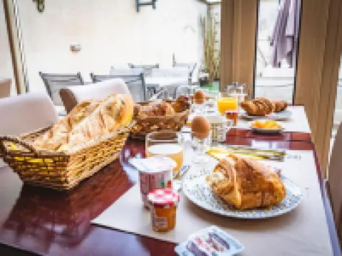 Logis Hotel au Tambour Hotels in Reims