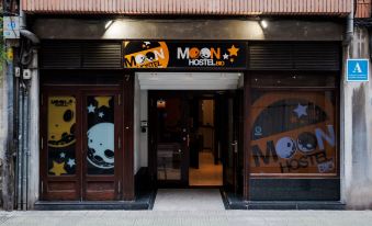Moon Hostel Bio