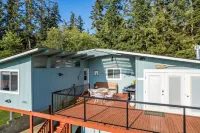 Wolf Beach Cottage by AvantStay Harbor Views