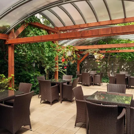 Alqush Downtown Hotel Отели рядом с достопримечательностью «Ботанические сады»