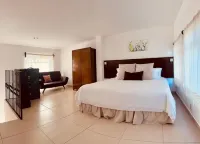 Club Vergel Resort - parking