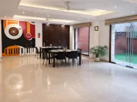 EMBLEM - Arjun Marg, Golf Course road Gurgaon Отели рядом с достопримечательностью «Офис IndiGo»