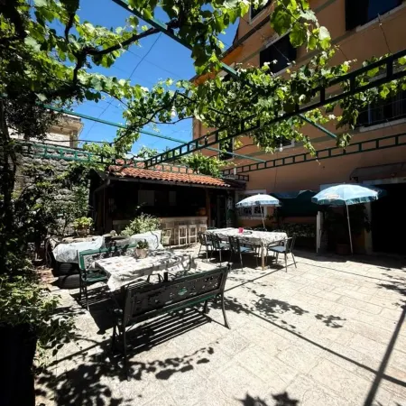 Tetka Apartments