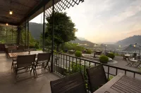 Au Vieux Manoir Hotels in Collombey