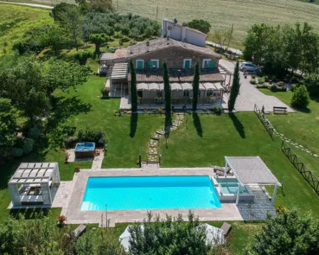 Le Maraclà Country House Hotéis em Jesi