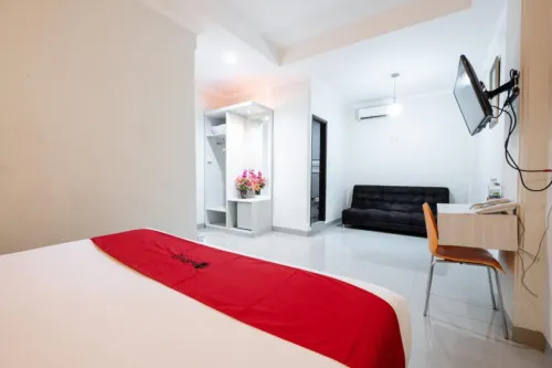 RedDoorz Plus @ Hotel Alden Makassar Hotels in Ujung Pandang