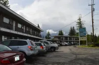 Gold Pan Motel - parking