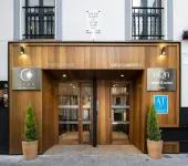 NQn Aparts & Suites Sevilla Hotels near Parque Don Miguel Mañara