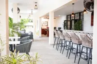 The West House Boutique Hotel - bar