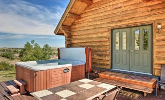 Exquisite Log Home with Lander Valley Views!