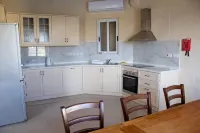 Kenn - 4 bedrooms (sleeps 8+2 kids) Gharb village - Homestays