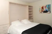 Aux Jardins de l'Isle Hotels in Vienne