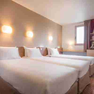 Hôtel Kyriad Le Bourget Rooms