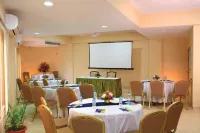 Uday Suites - the Airport Hotel