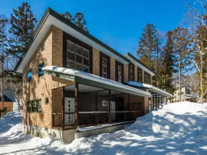 Phoenix Chalets by Hhg