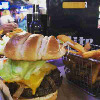 Cedar Stables Inn & Suites Dining/Meeting Rooms