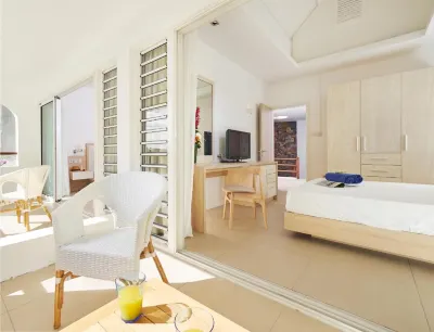 Le Beachclub Hotels in Pereybere Beach