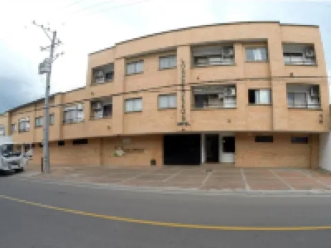 Apartahotel Los Cerezos Hotels near Benito Salas Airport