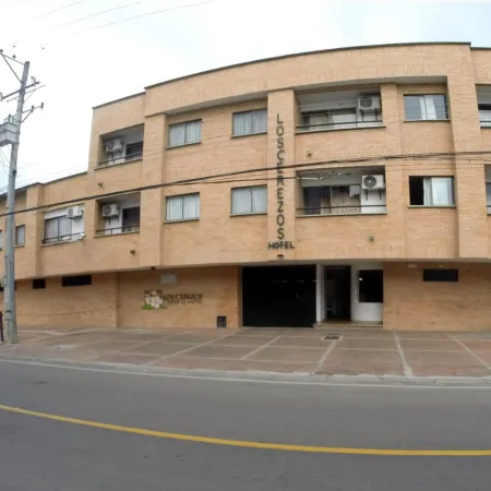 Apartahotel Los Cerezos Отели в г. Нейва