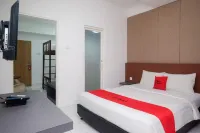 RedDoorz Apartment Near Exit Toll Colomadu Hotel dekat Super Indo Gumpang