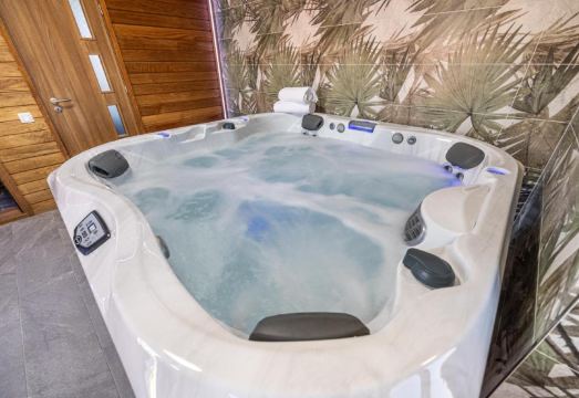 Vörös Álom Apartman Panzió의 깨끗한 객실 모습