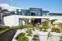 Hôtel Kastel - Relais Thalasso & Spa فنادق في Benodet