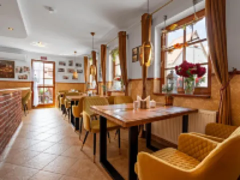 佩斯霍內特米基思吉酒店 茲戈熱萊茨縣酒店