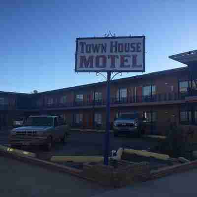 TownHouse Motel Hotel Exterior