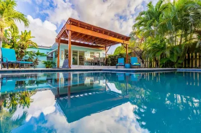 Beachside Bliss Lush Pool, Courtyard & Garden