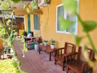 Tiny Garden House Cat Ba