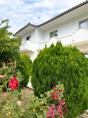 Guest House Nuhellari - Quiet family stay near Osumi Canyons Отели в г. 