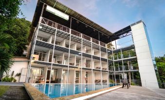 El Faro Containers Beach Hotel