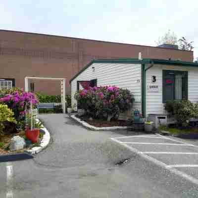The Orca Inn Hotel Exterior