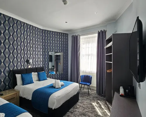 Mentone Hotel Hotels near Gordon Square